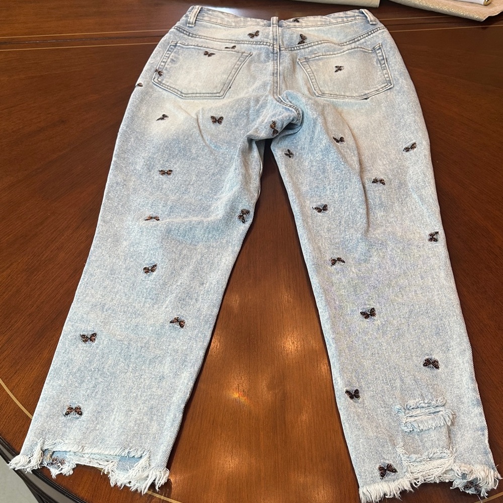 Light Wash Butterfly Embroidered Distressed Jeans - Picture 11 of 13